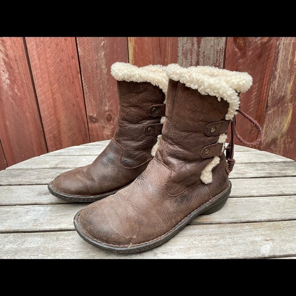 UGG Australia Akadia Shearling Lined Winter Boots - Picture 7 of 9